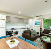 Bluewater 1 - Rainbow Shores Amazing Location Easy Walk To Beach Pool Aircon Outdoor spa - Tourism Caloundra