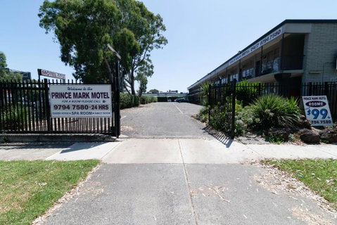 The Prince Mark Motel - Tourism Caloundra 3