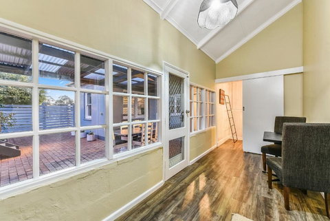 The Jazz B&B - Tourism Caloundra 2