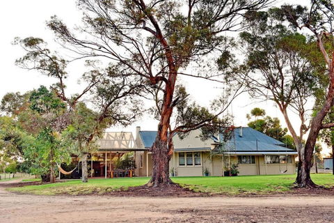The Jetty House - Lake Frontage Barmera Riverland - Tourism Caloundra 0