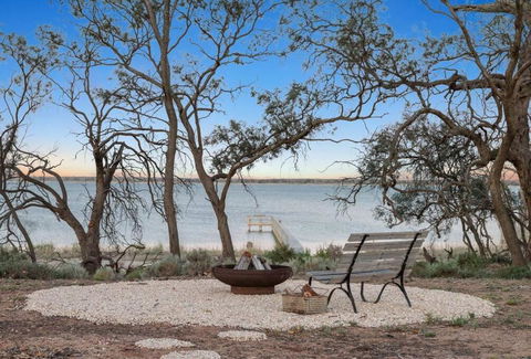 The Jetty House - Lake Frontage Barmera Riverland - Tourism Caloundra 2