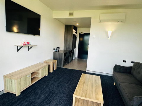 Thornton Executive Hotel - Tourism Caloundra 3