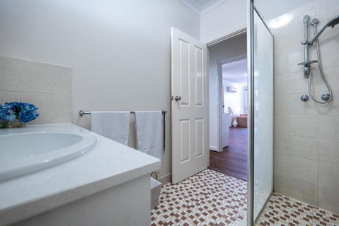 Warmth House Nr Airport 2rooms 5beds Yard N Parking - Tourism Caloundra 3