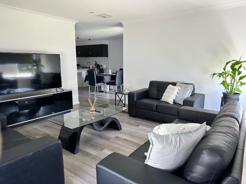 Xquisite - Tourism Caloundra 0