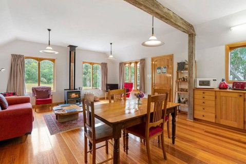 Wine Loft - Cosy Country Retreat With Ocean Views - Tourism Caloundra 1