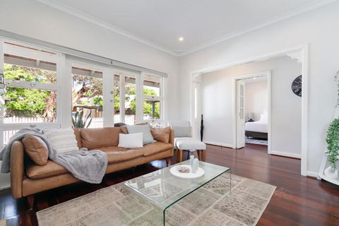 Guildford Cottage By Swan Bnb Management - Tourism Caloundra 1