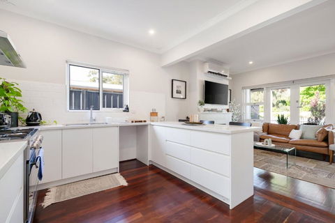 Guildford Cottage By Swan Bnb Management - Tourism Caloundra 2