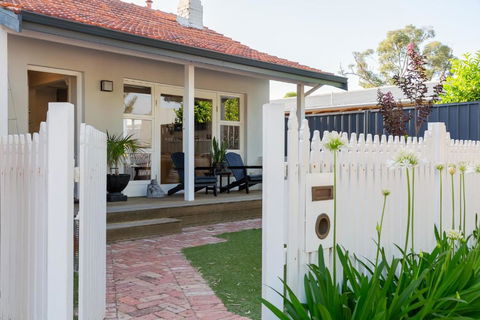 Guildford Cottage By Swan Bnb Management - Tourism Caloundra 0