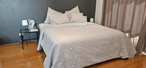 Private King Bed Guest Suite - Tourism Caloundra 1