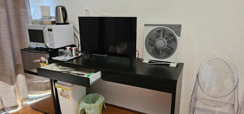 Private King Bed Guest Suite - Tourism Caloundra 3