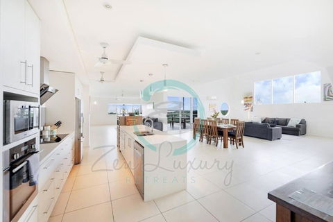 ZEN LUXURY: 2-Story 4-BR Penthouse In Darwin City With Mindal Markets & Harbour Views - Tourism Caloundra 2