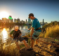 Abseiling the Kangaroo Point Cliffs in Brisbane - Tourism Caloundra