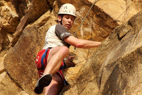 Rock Climbing At The Kangaroo Point Cliffs In Brisbane - Tourism Caloundra 0