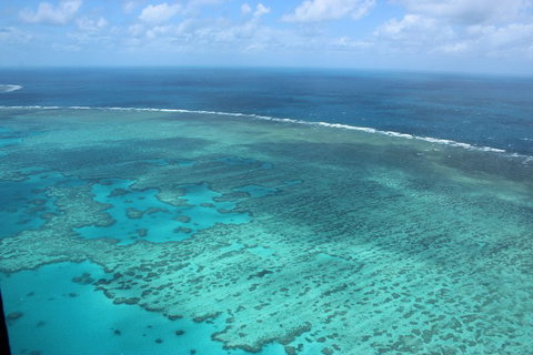 Reef And Island Scenic Flight From Airlie Beach - Tourism Caloundra 1